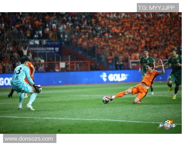 足球明星进球瞬间回顾各大联赛经典进球盘点与精彩时刻分享